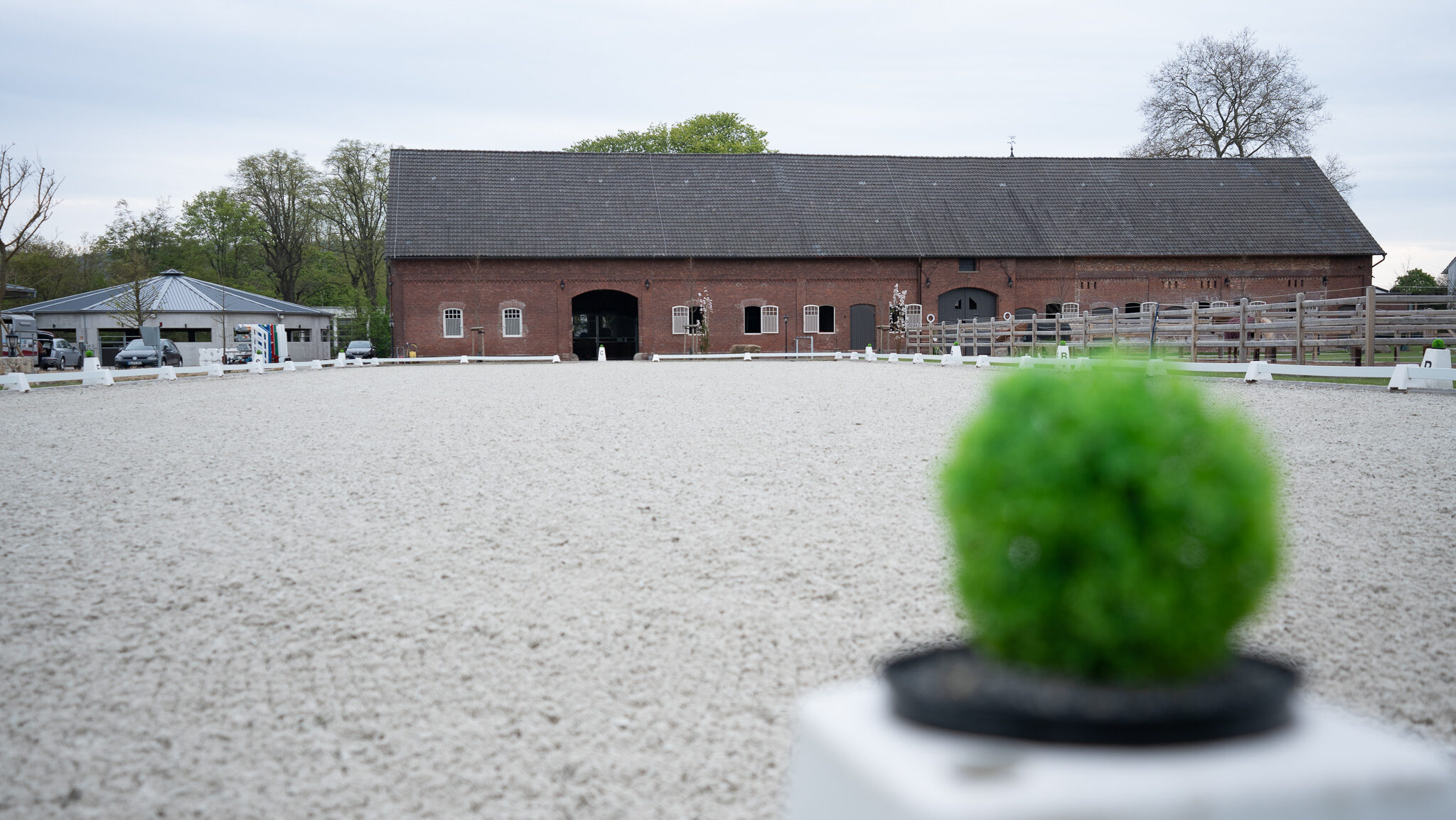 Ebbe- und Flut-Außenplatz (20 x 60 m).